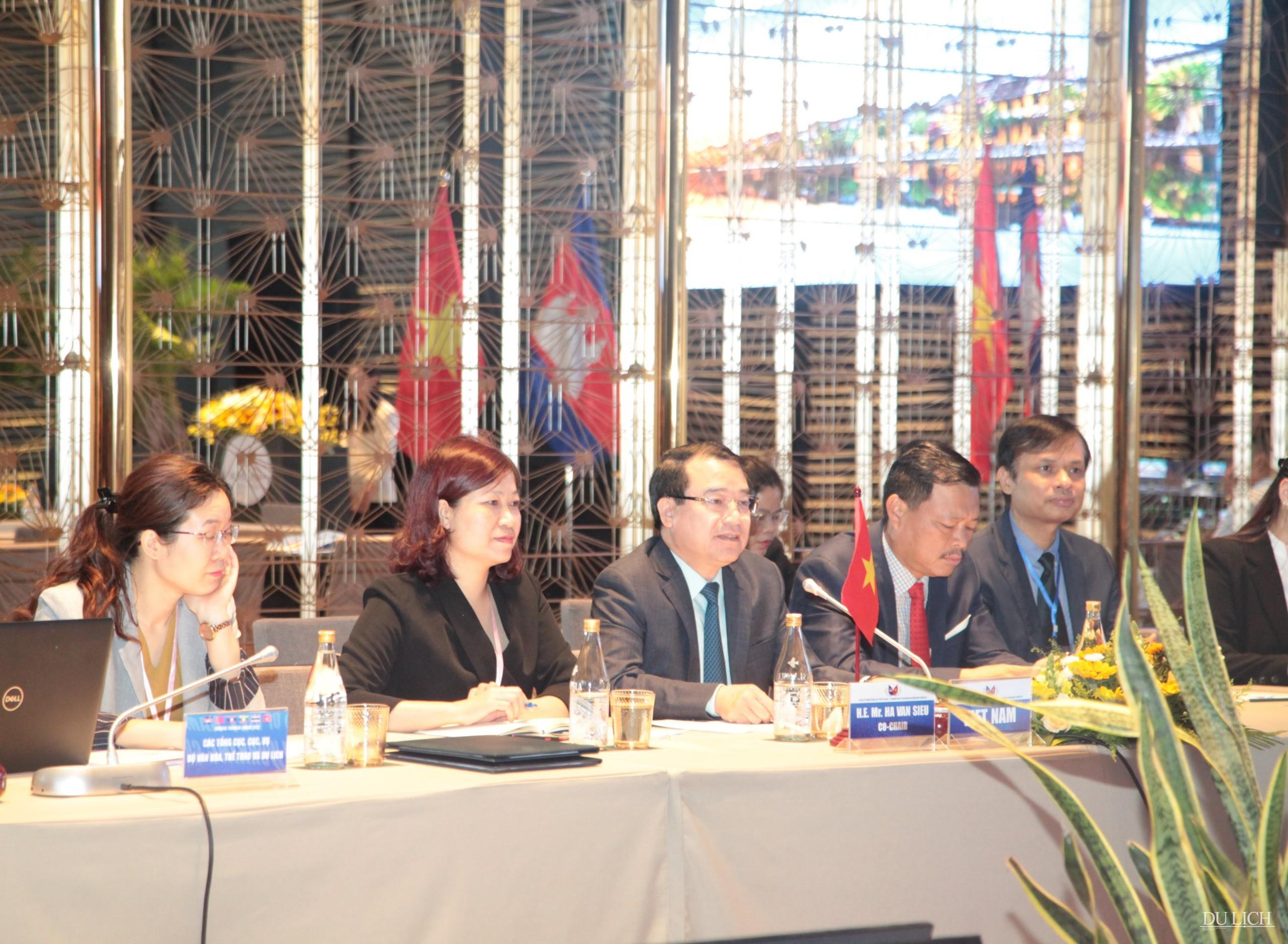 Phó Tổng cục trưởng Tổng cục Du lịch Hà Văn Siêu tham dự phiên họp
